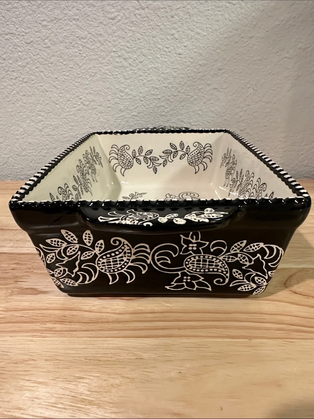Baum Paisley/Botanical/Floral Black and White Casserole Pan